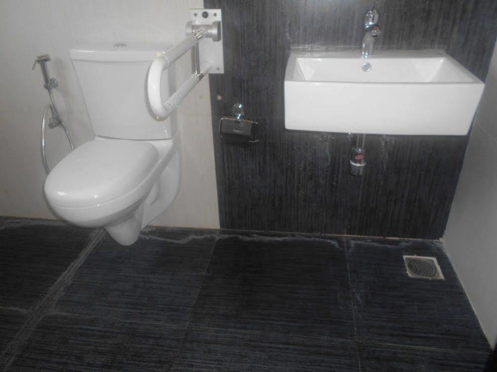 Oyo 24200 Bahri Beautiful Country Hotell Ayyampālaiyam Exteriör bild